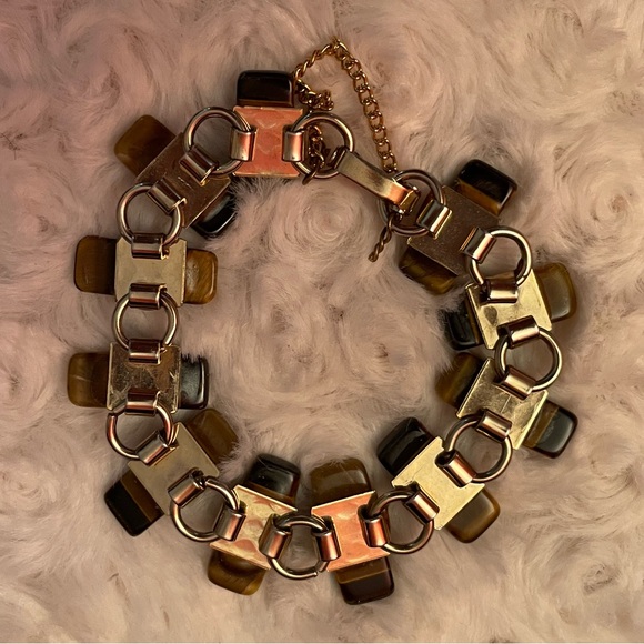 Vintage NWOT Tiger Eye Bracelet with a folded Clasp & Matching Clip on Earrings - Picture 4 of 9